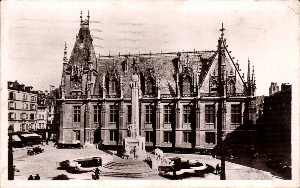 Rouen — Das Palais de Justice und der Denkmal für die Vaterlande — (von Réal del Sarte) - Vorderseite