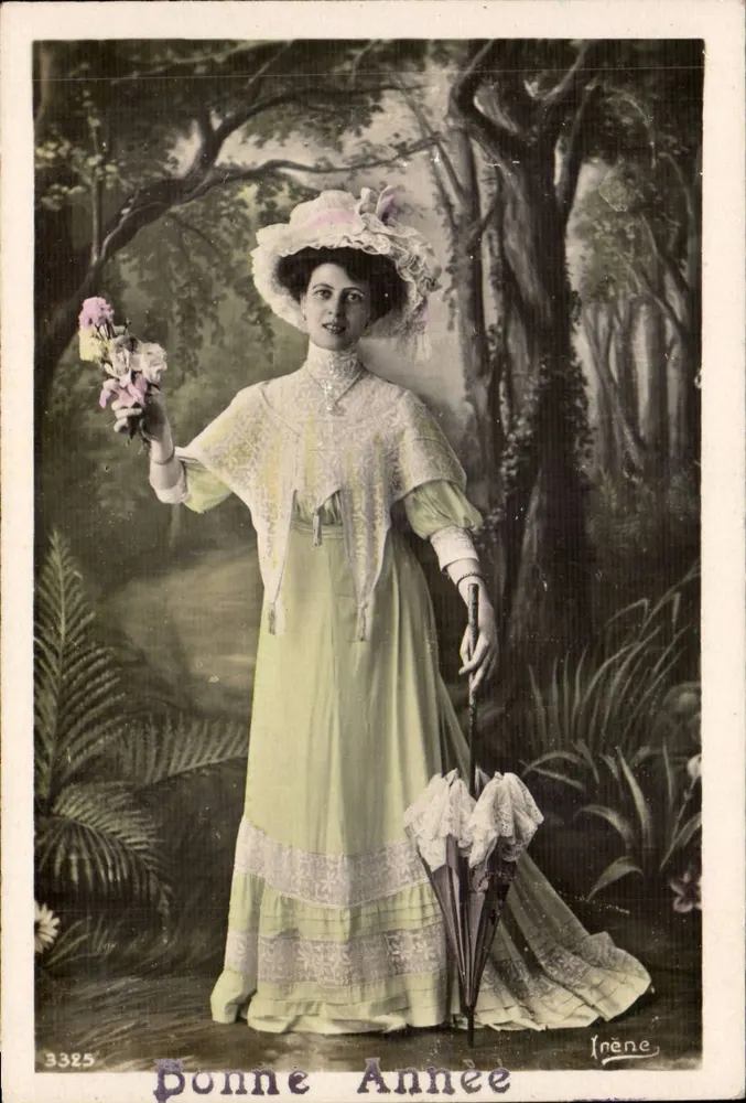 Frau in Kleid im Art Nouveau-Stil — Frohe Neujahr — Inene, n°3325 - Vorderseite
