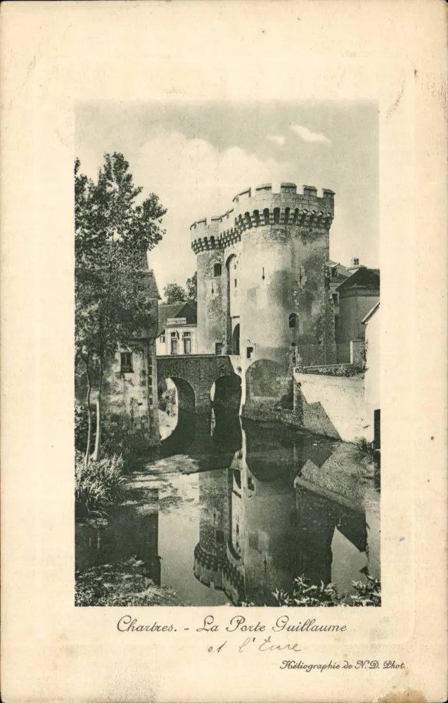 Chartres - A Porta Guilherme e o Rio Eure - Frente