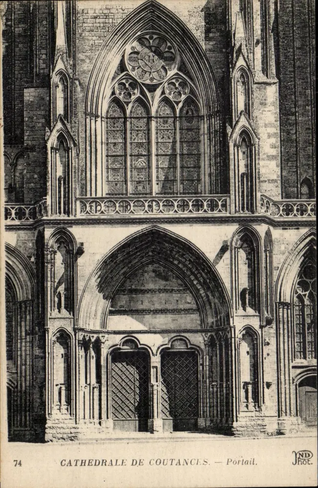 Catedral de Coutances — Portal — ND Phot. - Frente
