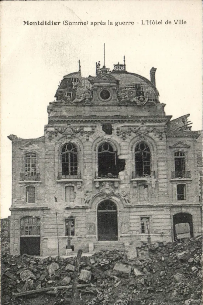 Montdidier (Somme) nach dem Krieg - Das Rathaus - Vorderseite
