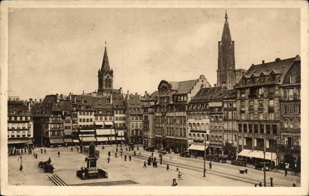 Place Kleber em Strasbourg — vista panorâmica com a catedral e as Galeries Védec — Edições d'Art Yvonne, Paris - Frente