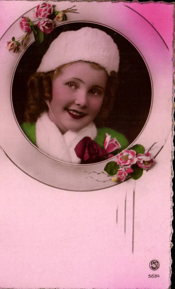 Lächelnde junge Frau — gerahmtes Portrait — PC Paris n°5634 - Vorderseite