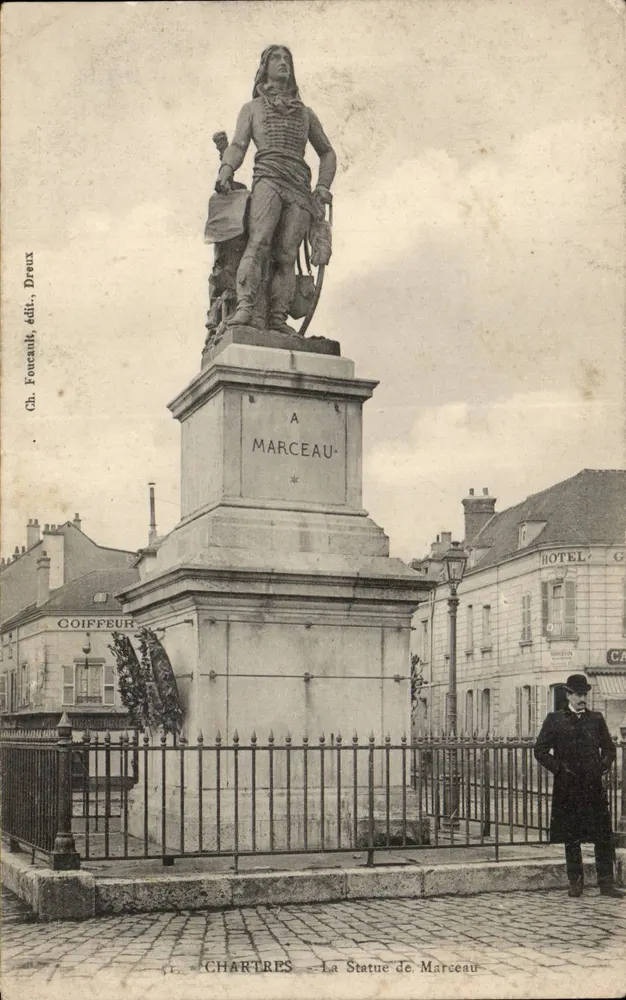 Chartres — A Estátua de Marceau — Ch. Foucault, edição Dreux - Frente