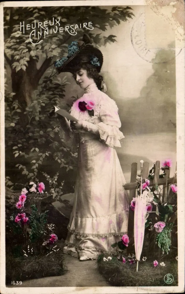 Frau in einem Kleid im Viktorianischen Stil — Geburtstag — Serie 1639, Verleger S - Vorderseite