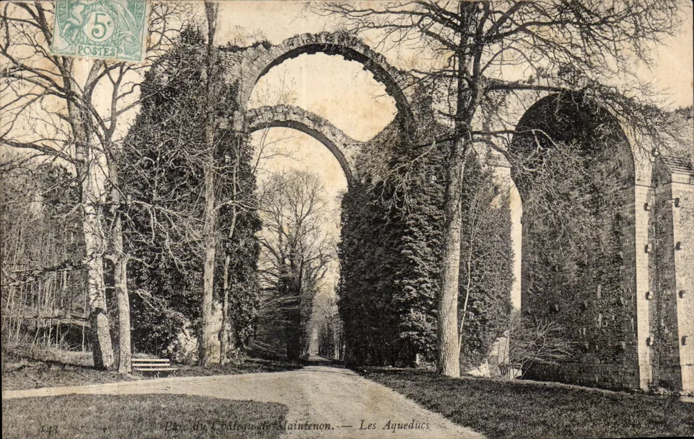 Os Aquedutos — Castelo de Maintenon — Foto do Castelo de Maintenon - Frente