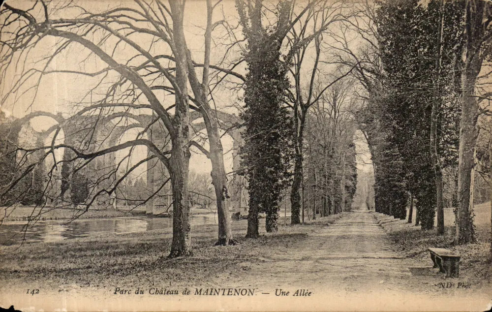 Parque do Castelo de MAINTENON — Uma Avenida - Frente