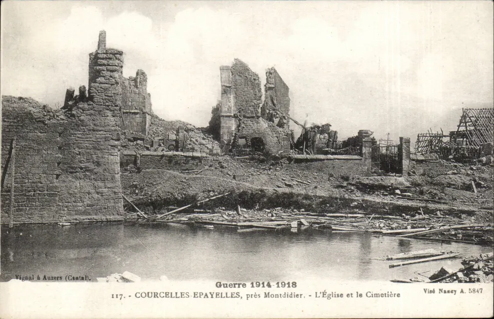 Courcelles-Epayelles, nahe Montdidier — Die Kirche und der Friedhof — Vignal à Auzers (Cantal), Nr. 117 - Vorderseite
