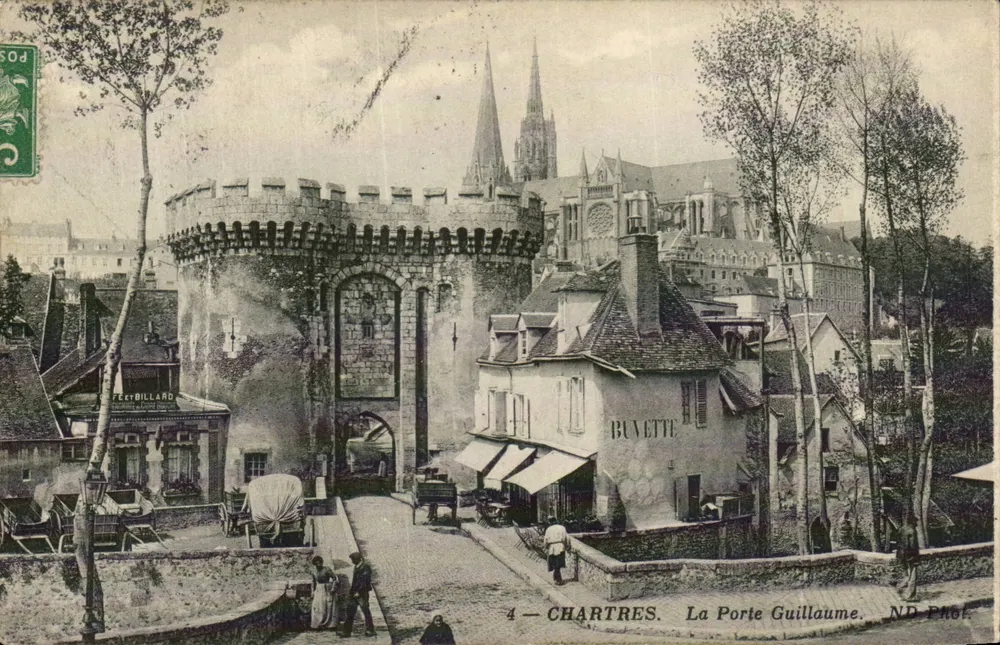 Chartres — A Porta Guillaume — Editor Fect Billard, n°4 - Frente