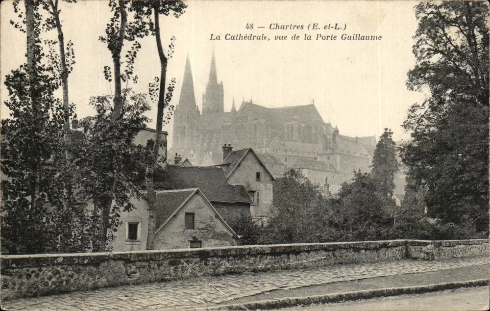 Chartres (E.-et-L.) — Die Kathedrale, Ansicht von der Porte Guillaume — A. Bourdier, Druckerei-Verlag, Versailles - Vorderseite