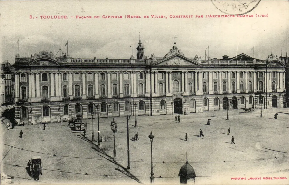 Toulouse — Fassade des Capitols (Stadthaus), errichtet vom Architekten Cammas (1750) — Phototype Jabouche Frères, Toulouse - Vorderseite