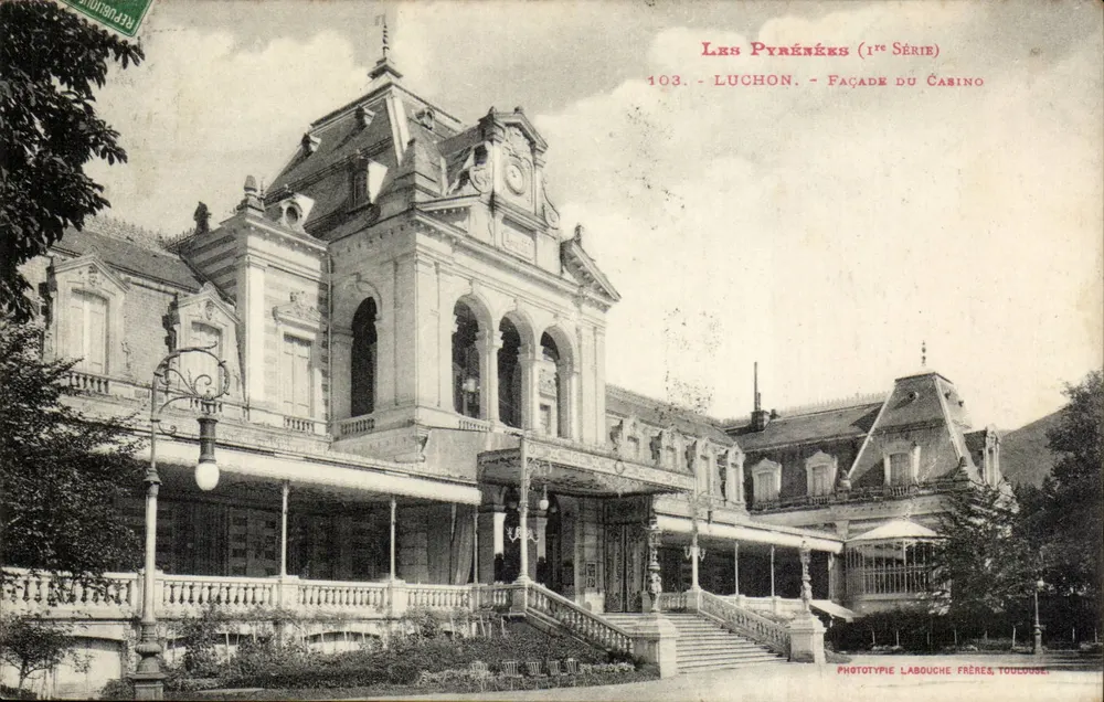 Luchon - Fachada do Casino — Os Pirineus (1ª Série) — Fototipia Labouche Frères, Toulouse - Frente