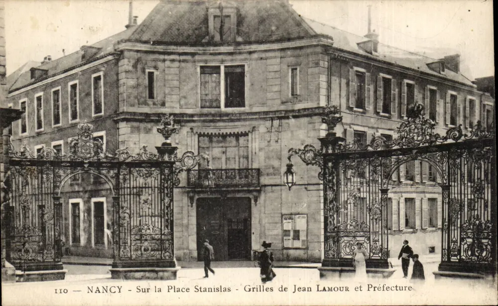 NANCY — Ansicht der Place Stanislas — Gitter von Jean Lamour und Präfektur - Vorderseite
