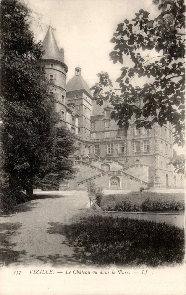 Vizille — Schloss aus dem Park gesehen — LL - Vorderseite