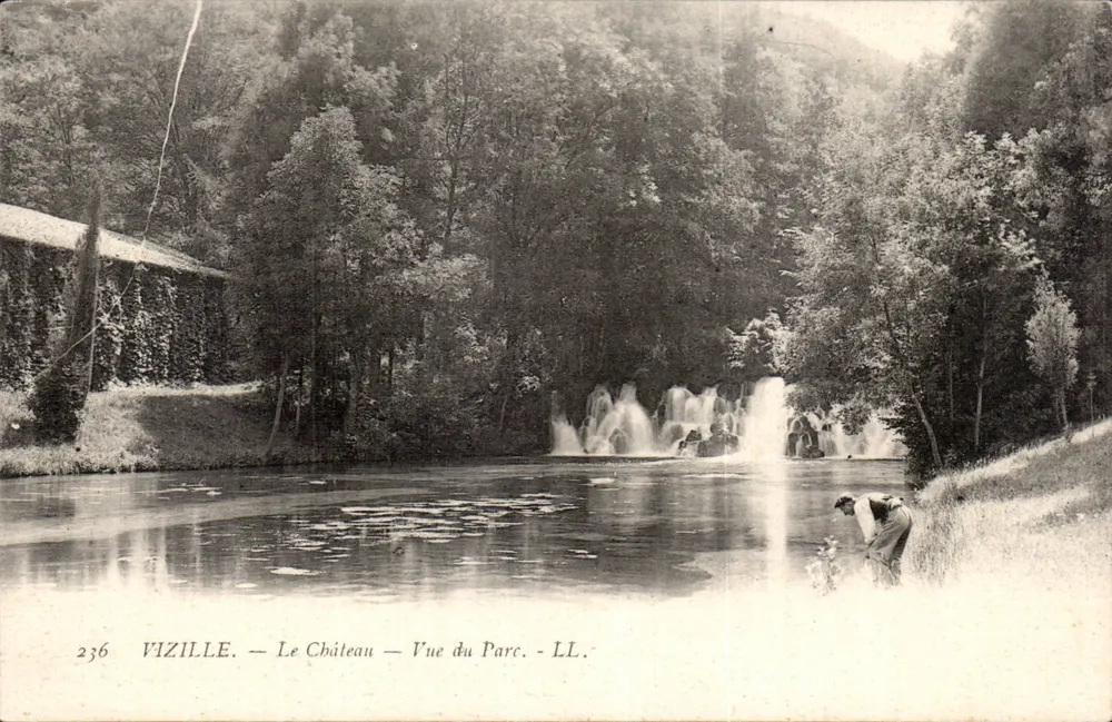 Vizille — Das Schloss — Ansicht des Parks — LL. — n° 236 - Vorderseite