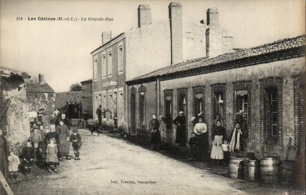 Les Gâtines (M.-et-L.) - La Grande-Rue — Imp. Freulon, Beaupréau, n°954 - Anverso