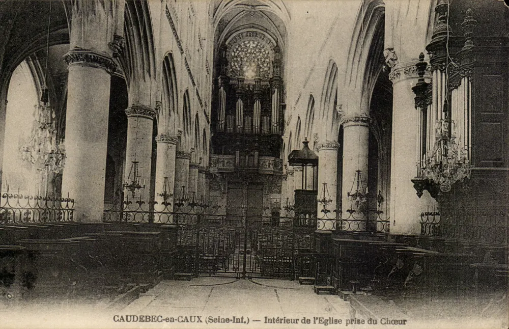CAUDEBEC-en-CAUX (Seine-Inf.) — Innenansicht der Kirche vom Chor aus - Vorderseite