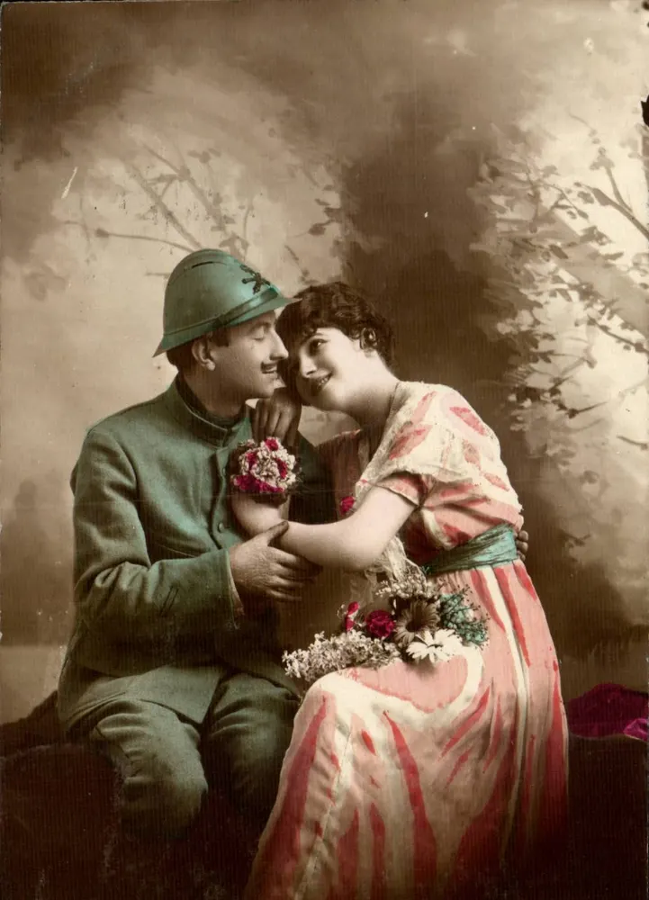 Soldat in kolonialer Helm und Frau in Kleid mit Mustern — Verlag 'Éditions Françaises' Nr. 147 - Vorderseite