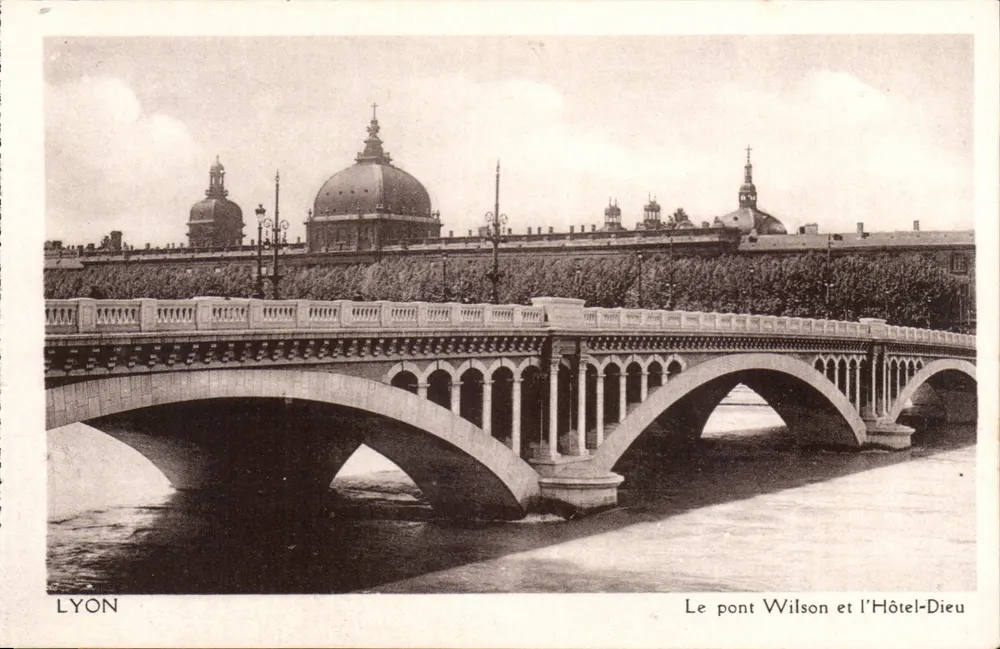 Lyon — Der Wilson-Brücke und das Hôtel-Dieu - Vorderseite