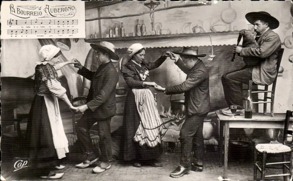 A Bourrée — cena de vida auvergnata — C.A.P., Paris - Frente