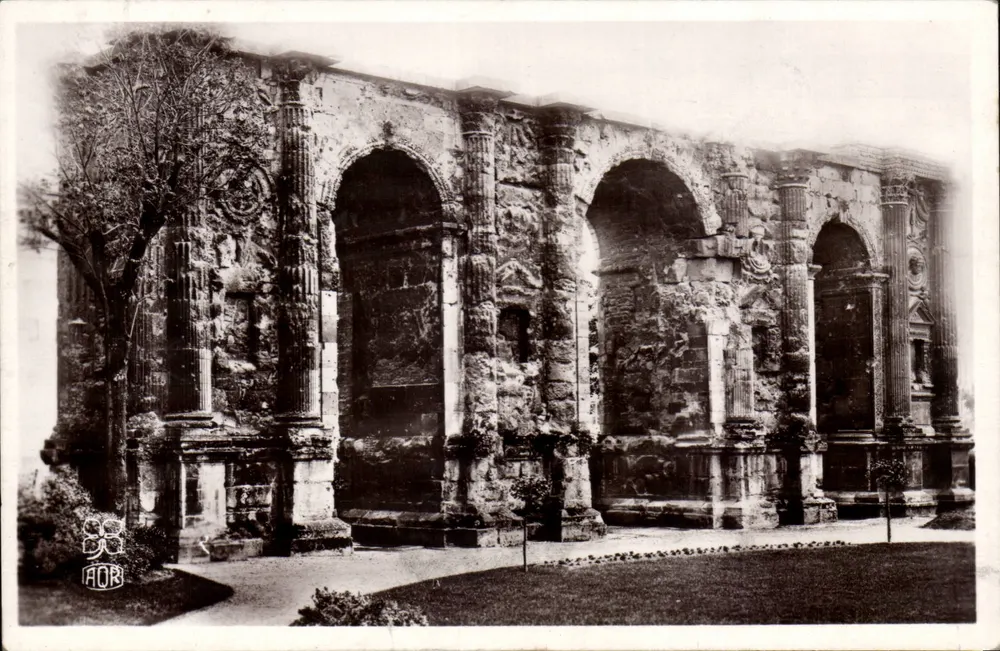 Ruínas do antigo teatro romano em Reims — editor AOR, n°17 - Frente
