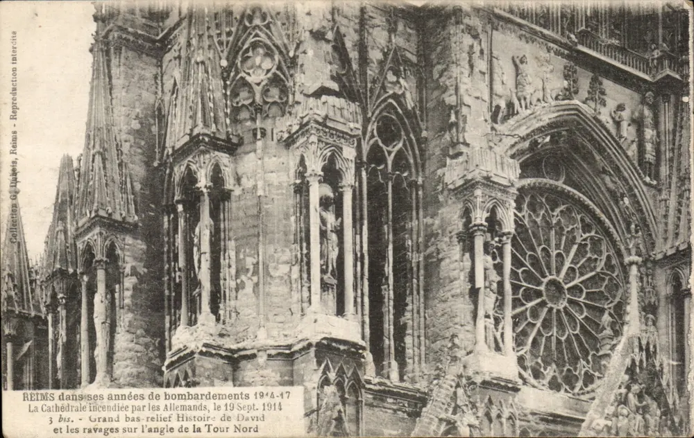 Reims — Kathedrale in Brand gesetzt von den Deutschen, 19. Sept. 1914 — Nachahmung verboten, Verleger: Imprimerie de Reims, Nr. 3 bis - Vorderseite