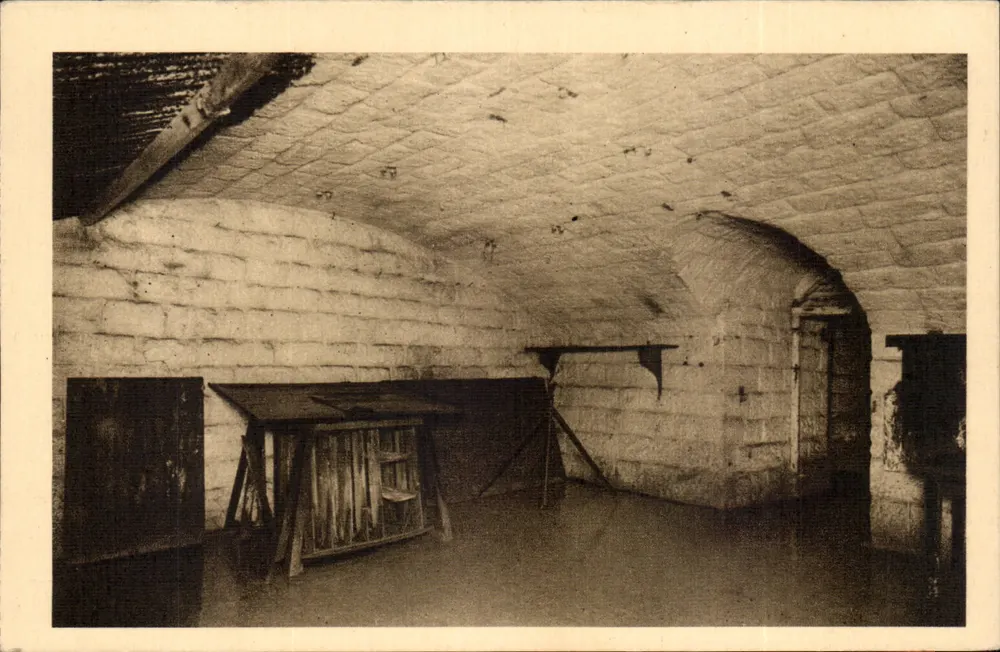 Fort de Douaumont — Posto de Comando com mesa e gavetas para mapas — Editor Verdun - Frente