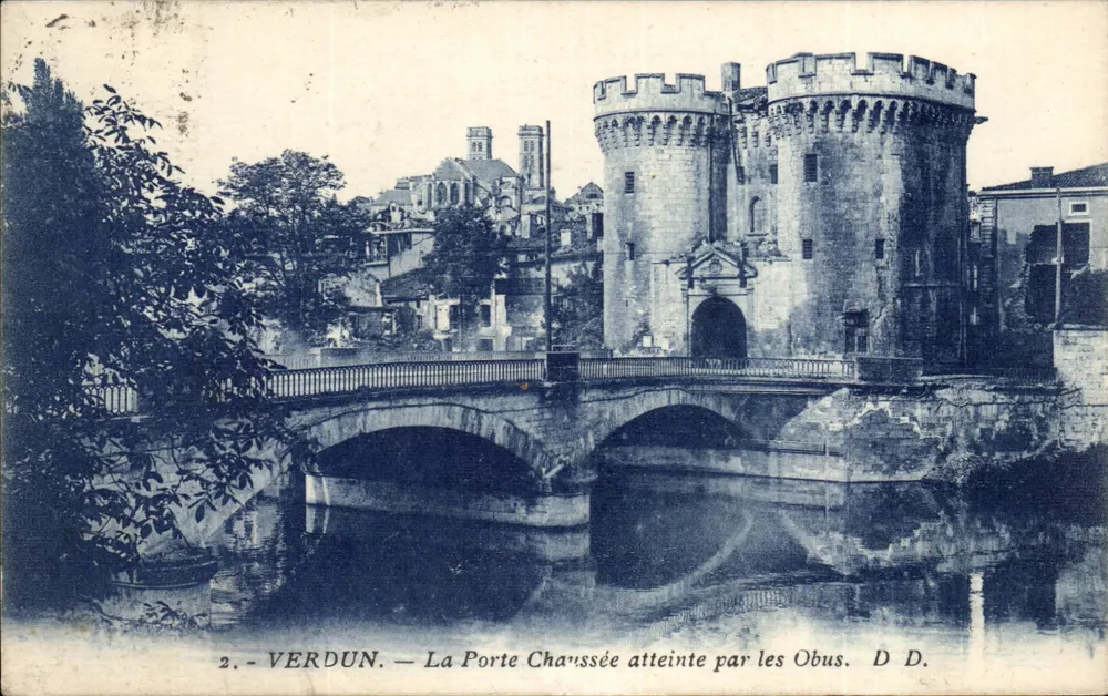 Verdun — Die Chaussée-Türe getroffen von Granaten — D. D. - Vorderseite