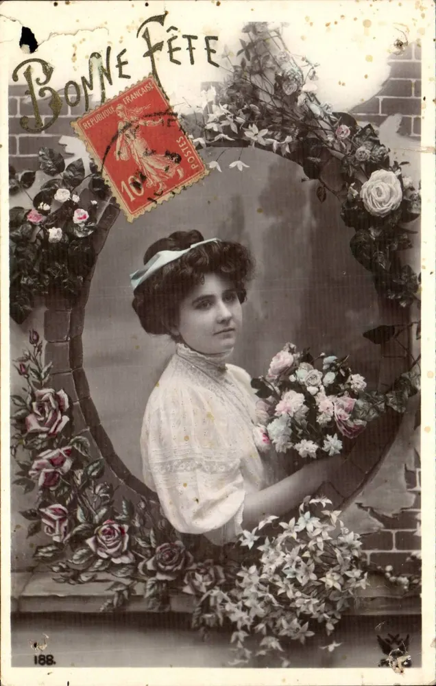 Jeune femme avec bouquet — décor floral et cadre en arc — éditeur anonyme, n° 188 - Vorderseite