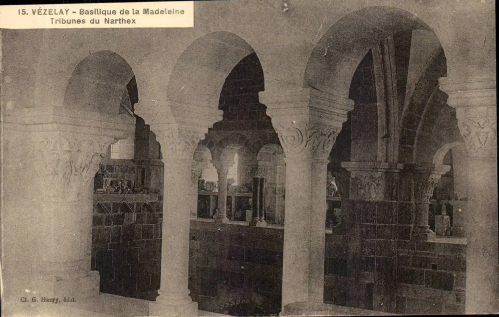 Vézelay - Basilika der Madeleine - Tribünen des Narthex - Vorderseite