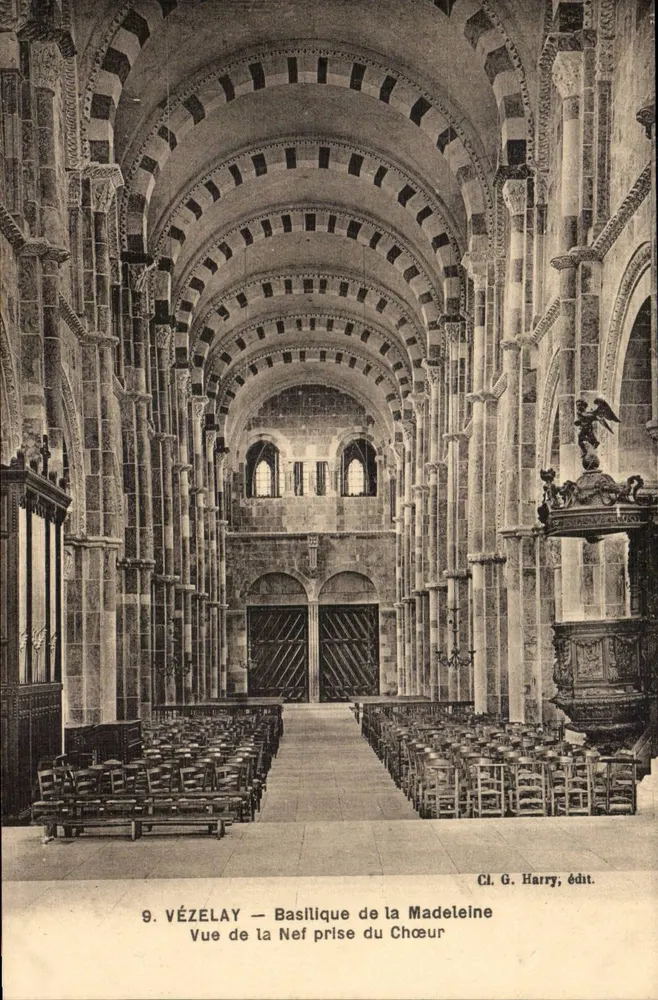 VÉZELAY — Basilika der Madeleine — Ansicht der Kirche vom Chor aus — Cl. G. Harry, Verlag - Vorderseite