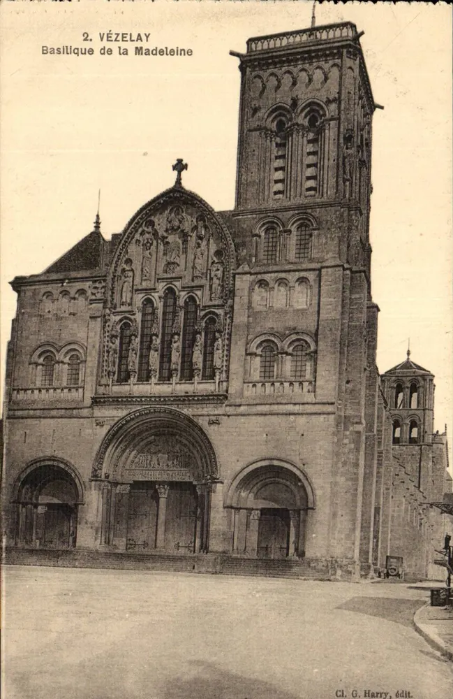 Vézelay — Basílica de Nossa Senhora da Madeleine — Cl. G. Harry, editor - Frente