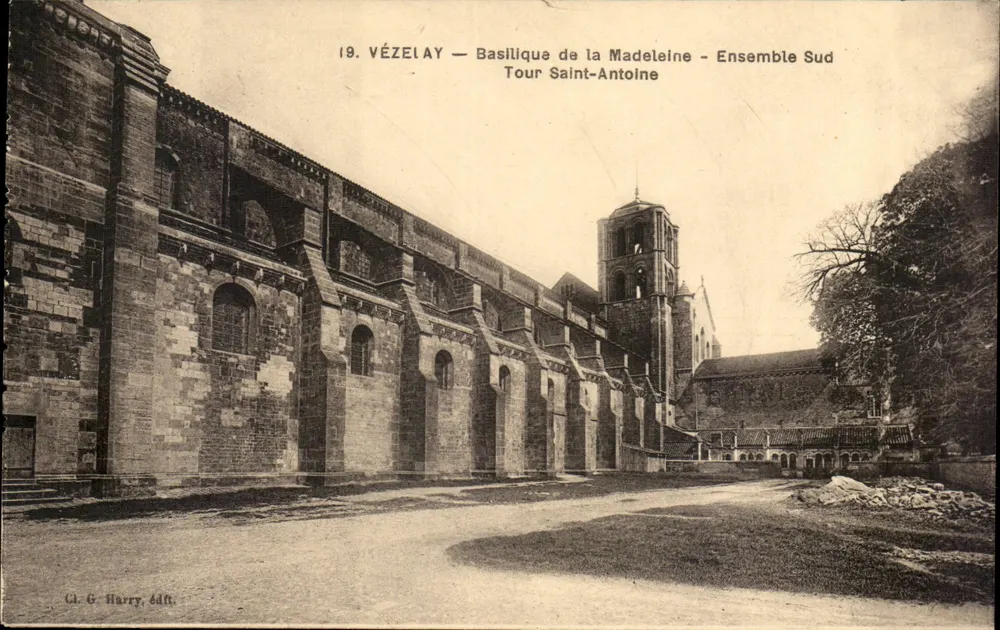 Vézelay — Basilika der Madeleine — Südensemble Turm Saint-Antoine — Cl. G. Harry, Verlag - Vorderseite