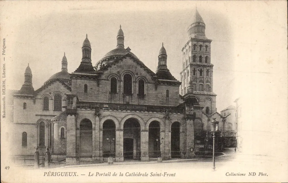 PÉRIGUEUX — Das Portal der Kathedrale Saint-Front — Mademoiselle DELBOS, Buchhändlerin, Périgueux - Vorderseite