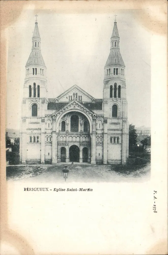 Périgueux - Igreja de São Martinho — vista da fachada com suas duas torres — F. A. - 2378 - Frente