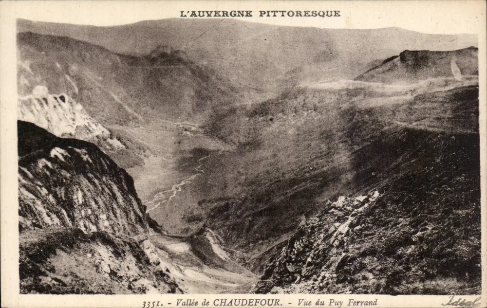Vale de Chaudefour — Vista do Puy Ferrand — A Auvergne pitoresca — Edições « Ideal » - Frente