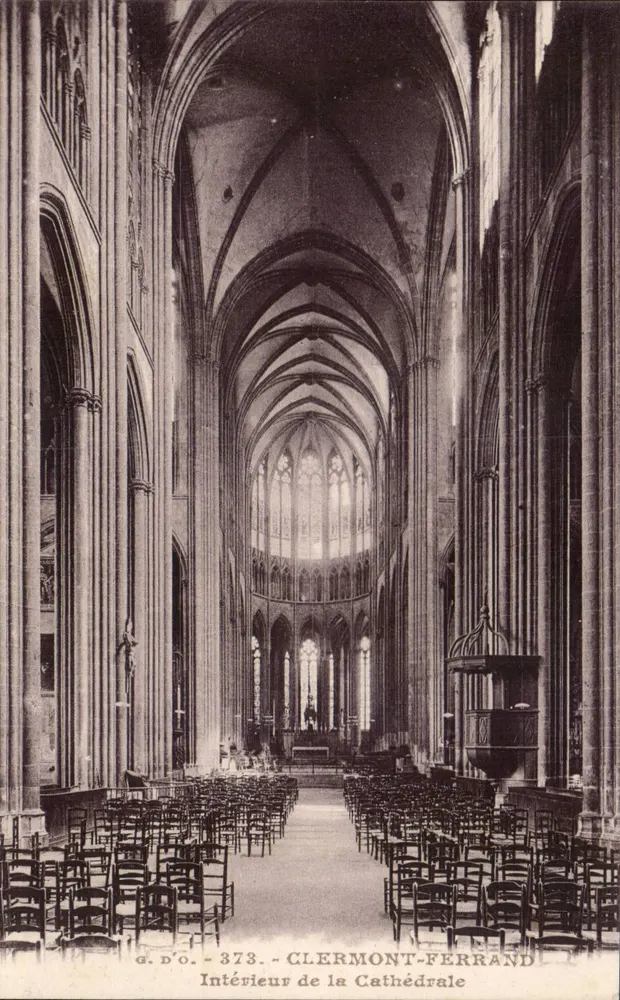 Interior da Catedral — Clermont-Ferrand — G. D'O. - 373 - Frente