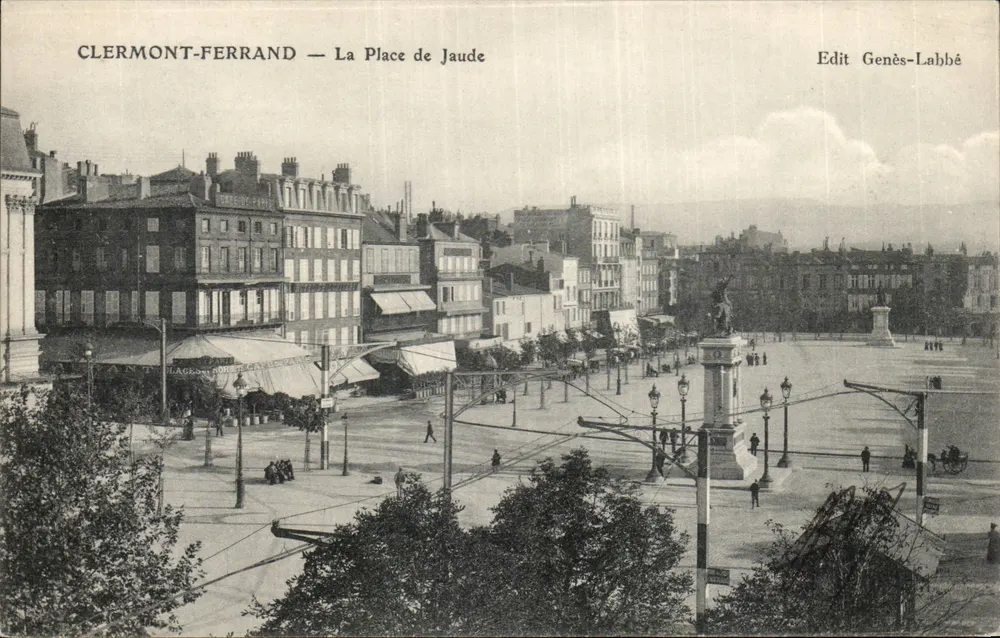 Clermont-Ferrand — A Place de Jaude — Edit Genès-Labbé - Frente