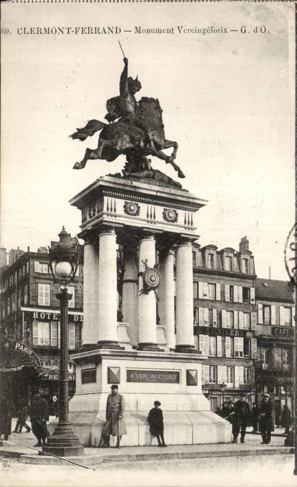 Clermont-Ferrand — Monumento Vercingétorix — G. d'O. - Frente