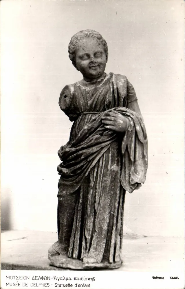 डेल्फी म्यूजियम — बच्चे की मूर्ति — प्रकाशक वाई.ए.ए.एल. - आगे
