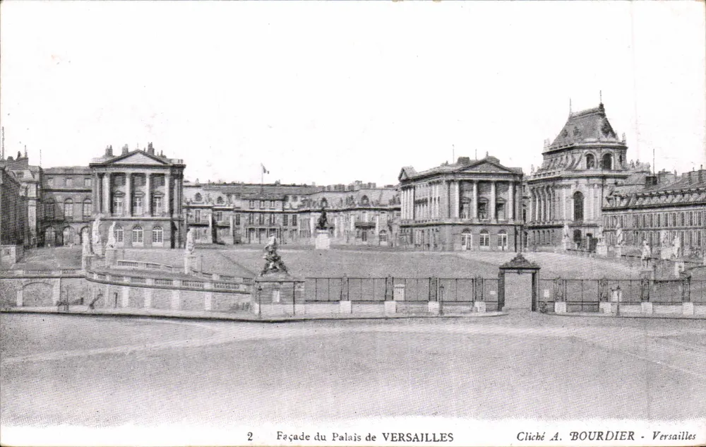 Fachada do Palácio de VERSAILLES — cliché A. BOURDIER — n°2 - Frente