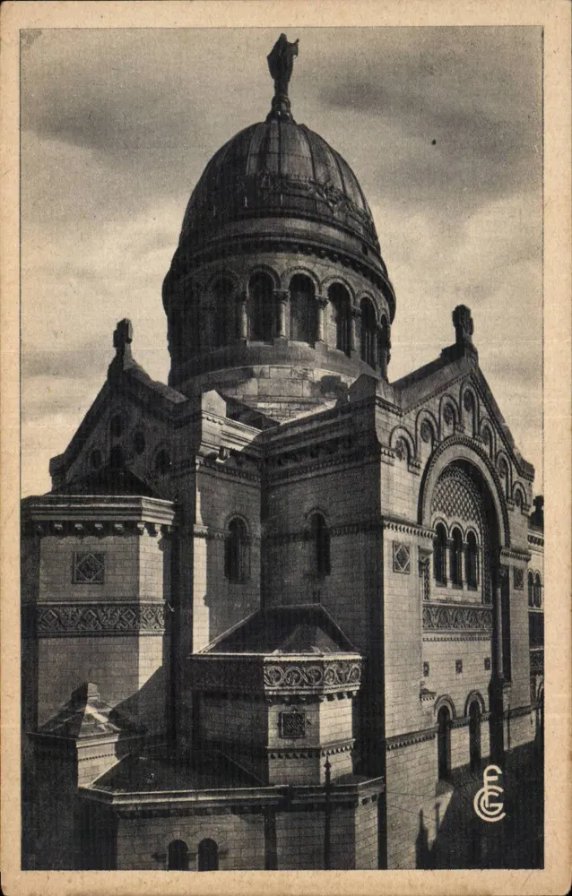 Tours — Basílica de São Martinho — Laloux arquiteto - Frente