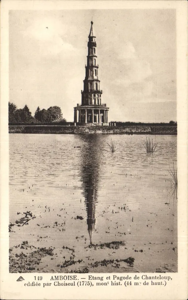 Amboise — Lago e Pagode de Chanteloup — construída por Choiseul (1775), 44 m de altura - Frente