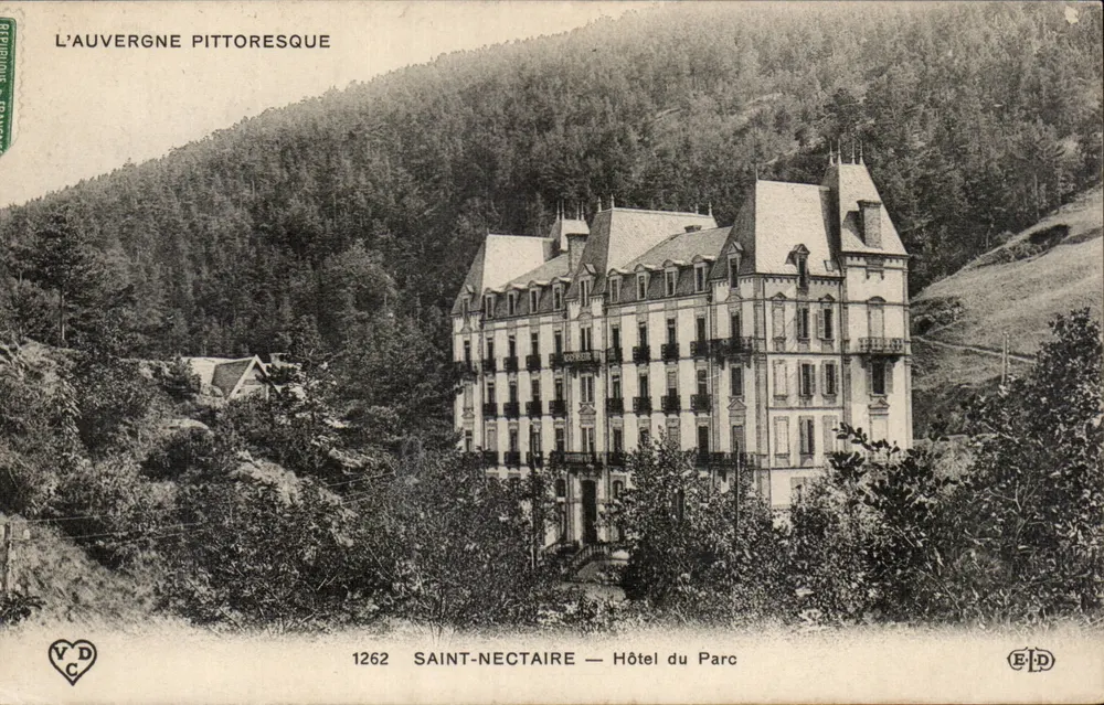 Saint-Nectaire — Hotel do Parc — A Auvergne pitoresca - Frente