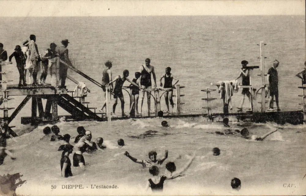 Dieppe - A estacada — Bilhete postal antigo n°50, editor C.A.P. - Frente