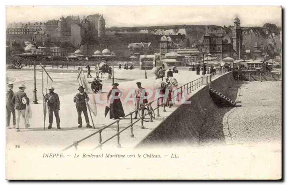 Dieppe — O Boulevard Marítimo em direção ao Castelo — LL. - Frente