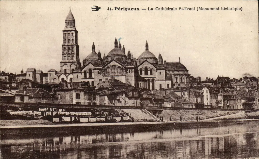 Périgueux — A Catedral de São Front (Monumento Histórico) — editor desconhecido, n° 44 - Frente