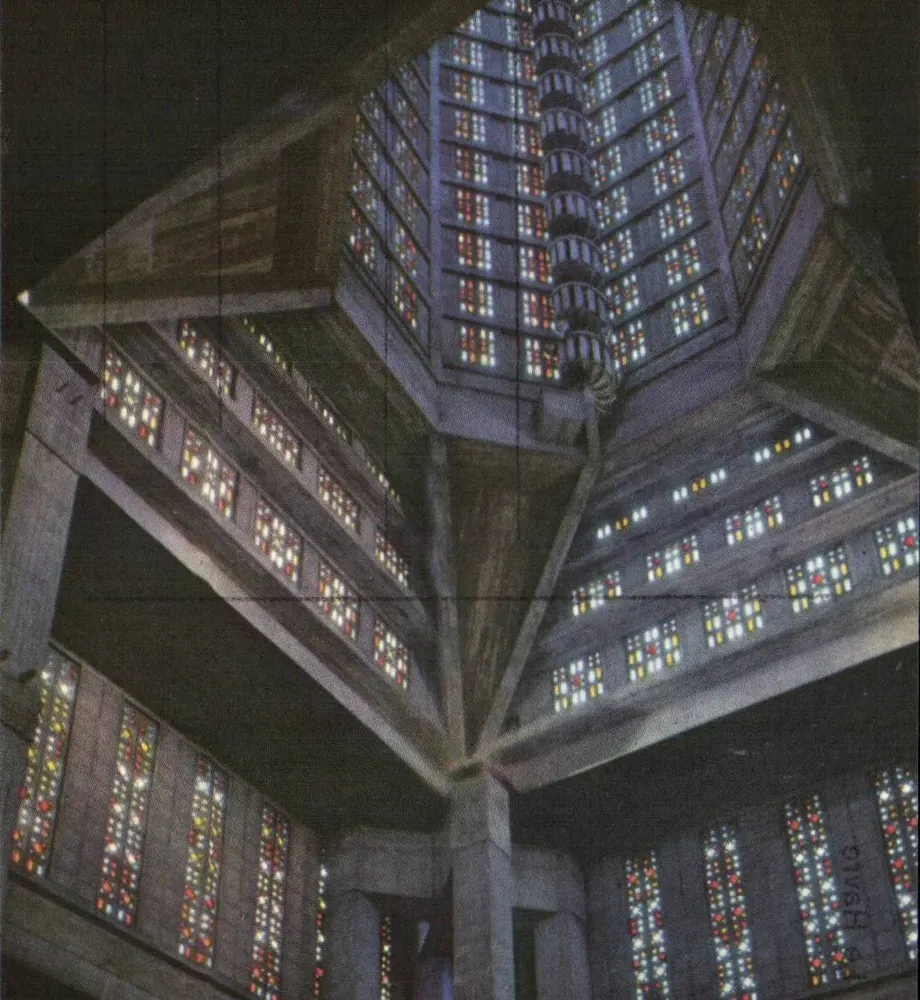 Kirche Saint-Joseph — Le Havre — Innenansicht - Vorderseite