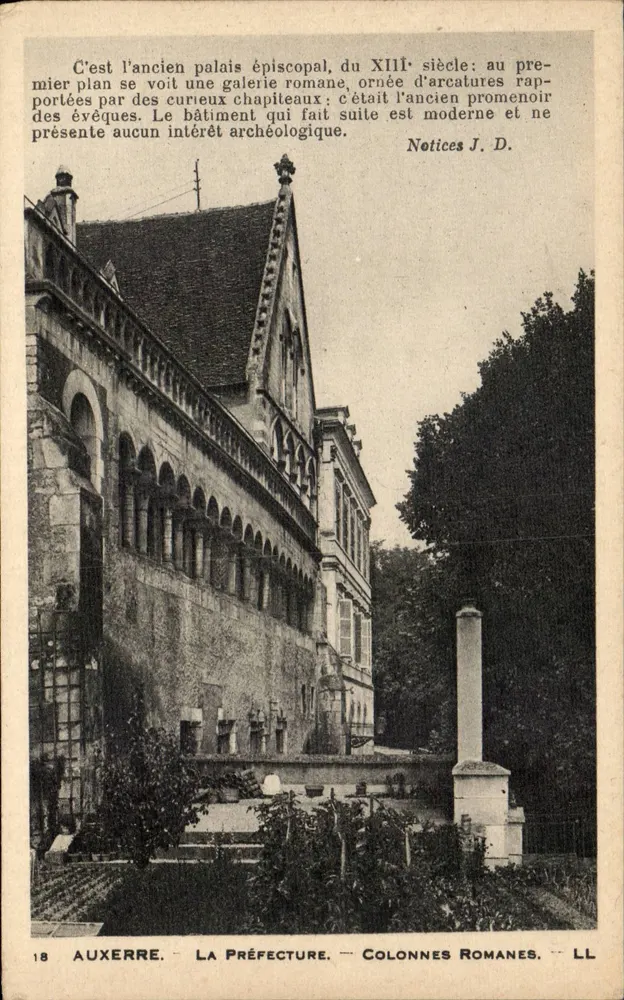 Auxerre — A Prefeitura — Colunas Romanas — Notices J. D. - Frente