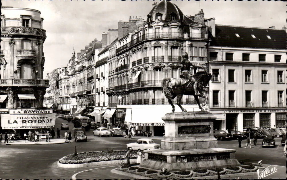 Praça do Martroi em Orléans — estátua equestre — Edições Valoire - Frente